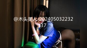 屌丝门缝下偷窥女邻居洗澡在手淫故意压着嗓子淫笑了几声,妹子瞬间动作僵硬住了