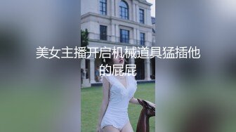 商场女厕偷拍烈焰红唇清纯牛仔裙美女⭐逼逼一道沟看的哥直痒