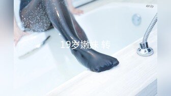 颜值颇高的甜美18岁美眉，首次下海就打炮！自慰白浆流出，尿道都能看得到，奶子很嫩还没完全发育好的