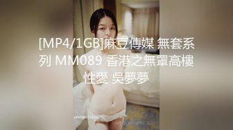 猥琐房东合租房浴室暗藏摄像头 偷窥4个年轻女生洗澡 (1)