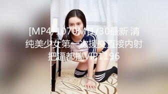 重磅月女神福利，推特极品身材长腿露出娇淫妻【傲娇小仙女】最新私拍，洗澡户外露出一字马放尿销魂紫薇淫语挑逗 (4)