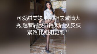 卷发冷艳小美眉