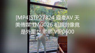 [MP4/ 1.03G] 酒吧少妇激情4P，露脸颜值不错伺候三个大哥，交大鸡巴，让三个大哥在床上玩弄