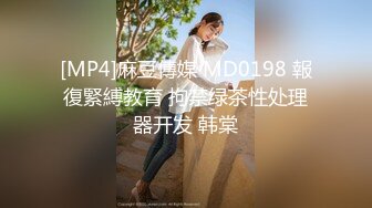 [MP4/ 615M] 猥琐房东偷窥小美女洗澡还偷拿人家的内裤好激动