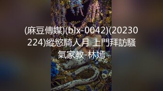 熟透的黑丝少妇被两个黑鬼大粗鸡巴疯狂蹂躏，双洞齐插，淫声荡语不断，左右舔弄口交黑鬼的鸡巴，被草的好爽