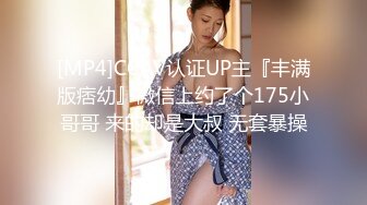 【新片速遞】极品美女和闺蜜穿上JK制服后，闺蜜帮我玩弄小骚逼❤️-辛尤里-❤️，网红美女很会调戏闺蜜哦！[867M/MP4/19:39]