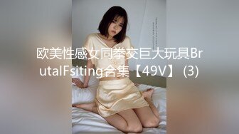 女友 KTV自慰不够刺激 突发奇想 往小穴喂果冻 男友来帮忙 jj梆硬 想捅进去