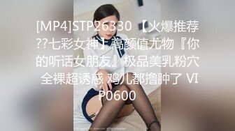 商场女厕全景后拍格子褂小妹完美的臀型以及下蹲展开的大肥鲍鱼