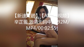 特色酒店偷拍屌丝男啪啪前让妹子张开腿掰开逼研究一下下面毛毛还挺黑的