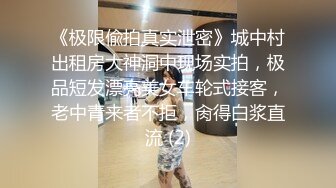 渣男趁着女友上班和女友的闺蜜在出租屋偷情这女的真是骚一边吃屌一边玩手机