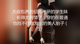 【无情的屌丶】肉感十足外围骚女，换上情趣装高跟鞋，按着头大屌插嘴，尽情爆操奶子晃