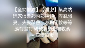 人妻熟女，黑丝大屁股骚女，很会玩翘起自摸勾引，半脱下裤子揉骚穴，半蹲姿势后入