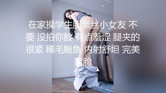 轻熟女姐妹花激情4P大秀直播，全程露脸诱惑白丝床上一起啪啪上位浪叫给狼友看，真鸡巴骚让小哥多体位蹂躏