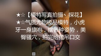 H奶同事“娃娃”在男厕自慰，被男同事抓到无奈被迫来一炮