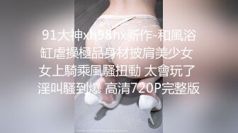 小哥双飞两个极品骚女，跟骚逼一起用道具玩弄姐妹骚穴，舔逼玩弄揉奶子，多体位爆草抽插，让骚逼舔鸡巴淫水