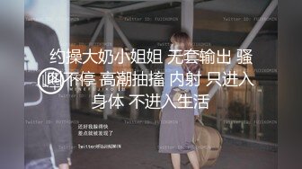 NTR绿帽3P淫妻，和单男的前后攻击下娇妻获得连续的性高潮，娇妻被单男操小骚逼 自己在一旁拍摄