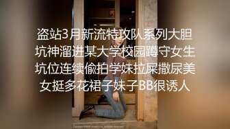 保时捷车模，三个极品萝莉嫩妹全程露脸激情大秀直播刺激狼友，无毛粉嫩白虎逼，双头道具轮草抽插