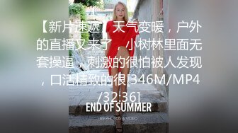 情趣水手服纯情小可爱嫩妹翘起小屁屁迎接大肉棒进入，自己女上坐着鸡巴来回摇摆，如玉般的身体！酥到骨头里