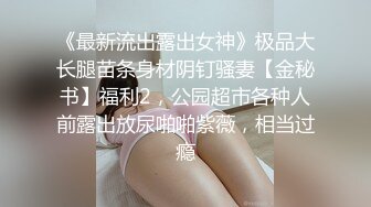 一男一女厕所偷拍合作，女的在门口把风