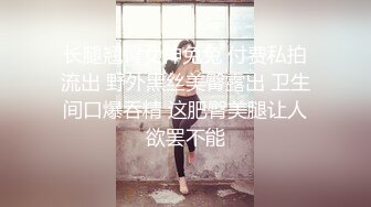 《推油少年》偷拍女客户特殊服务，骚熟女贴着面膜推胸，掏出JB舔了起来，中指扣穴啊啊叫，按摩床上操