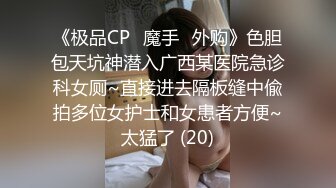 这小妞就是骚欠操，在浴室被小哥玩弄，揉奶玩逼深喉大鸡巴还给小哥舔菊花真刺激，让小哥无套抽插爆草射嘴要