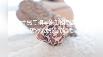 女上位 省力气 大姐在看电视