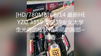 黑丝高跟鞋极品风骚御姐，撩起衣服露白嫩大奶，开档丝袜假屌爆插