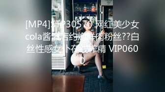 颜值不错苗条嫩妹子性感吊带