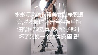 小妞的屁股摇啊摇