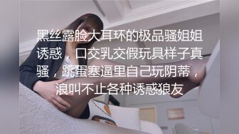 男人就是要霸气找两个女人服侍，一块儿洗澡，你摸摸我我舔舔你，两个大骚逼摸下就开始淫叫！