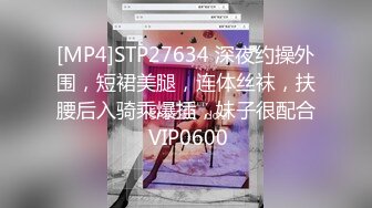 SWAG圣诞4P狂欢两男两女后入骑乘猛操呻吟娇喘非常诱人