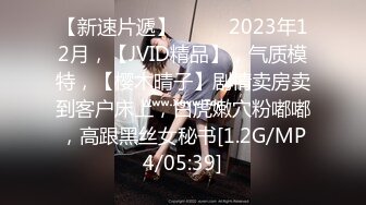 《乐橙云破解》美少妇趁儿子睡着赶紧出去把门关了和老公来一炮