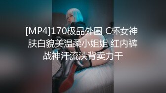 漂亮小美眉 好舒服啊 身材娇小 被超大洋吊无套输出 简单粗暴 不停抽搐 爽叫连连 操的一脸享受满足的小表情