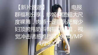 十月最新流出魔手外购精品厕拍高清后景美女大号篇酒吧女厕后拍红内裤美女拉完用刷子刷自己的排泄物