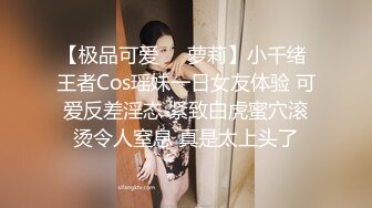 还是少妇会勾人，对着镜头跟大哥舌吻，喂大哥吃奶子，性感的情趣内衣让大哥舔逼，无套抽插多体位爆草内射了