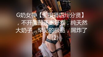 白皙性感的美女嫩模艾栗栗被3男高价钱约到公寓啪啪,同时伺候3人忙不过来,每次只能被2人同时插.