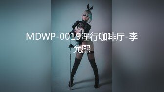 [MP4/ 186M]&nbsp;&nbsp; 美腿高跟鞋新人御姐首播，道具假屌骑乘高潮喷水 ，上下快速套弄噗嗤一声 ，大量喷水如喷泉一般