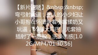 极品美女和闺蜜穿上JK制服后，闺蜜帮我玩弄小骚逼-辛尤里