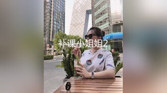 草莓宝贝高颜值大奶美女给炮友口交玩滴蜡，网袜项圈翘起屁股滴蜡特写口交