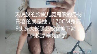 超级骚的淫荡少妇，露脸开档情趣黑丝勾搭老大哥激情啪啪，揉奶玩逼口交大鸡巴各种抽插爆草淫水泛滥抠着舔淫