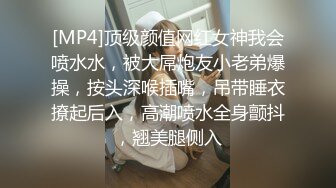 极品露脸小少妇颜值很高，跟狼友互动撩骚电动棒插进骚逼搅拌，给大哥舔弄大鸡巴吸蛋蛋，多体位蹂躏爆草浪叫