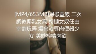 美妞看样子是刚刚运动完也给小穴运动一下