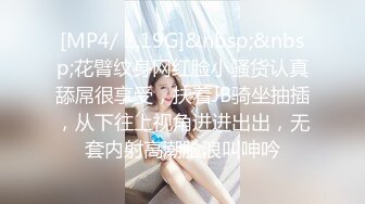 极品浪女【TJ淫妻笑笑】性福生活，喜欢绿露出3P玩的开放被单男操的声嘶力竭浪叫 (6)