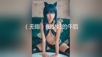 小心翼翼溜进女厕所拍一位办公室的OL美女，谁知遇上了风趣的美女，将设备探进去，美女不慌还说：你还看你还看~