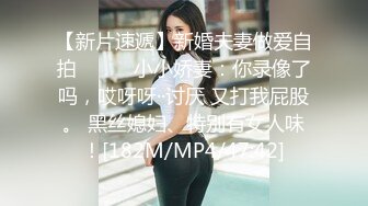 爬窗偷窥眼镜巨乳学生们洗香香