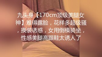 商场女厕全景偷拍漂亮美容师B毛杂乱的小黑鲍