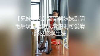 富婆穿高叉泳衣与健身教练激情啪啪