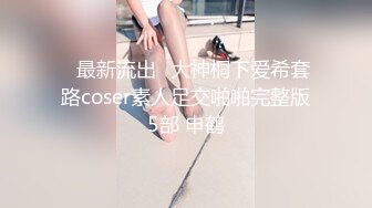 穿裙子小黄衣的清纯美女，看着实在有兴趣，就跟其后进去看她尿尿 小毛毛挺性感，森林的洞口也不错！ (2)