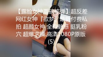 窗户缝偷窥隔壁家的嫂子 身材真好白白嫩嫩的