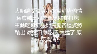 YC商场抄底白衣格子裙长腿美妞 微透蓝内裤一侧漏毛中间有湿痕